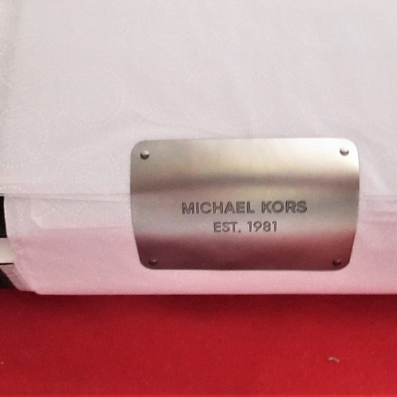 COPY - Michael Kors Fulton Signature Carryall Flap Wallet - Picture 4 of 9